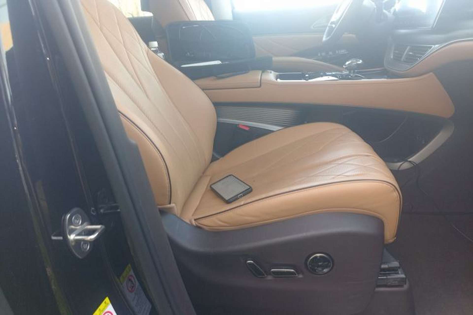 Used Denza D9 2024 DM-i 980 Four-Wheel Drive Flagship Model Right Front Seat