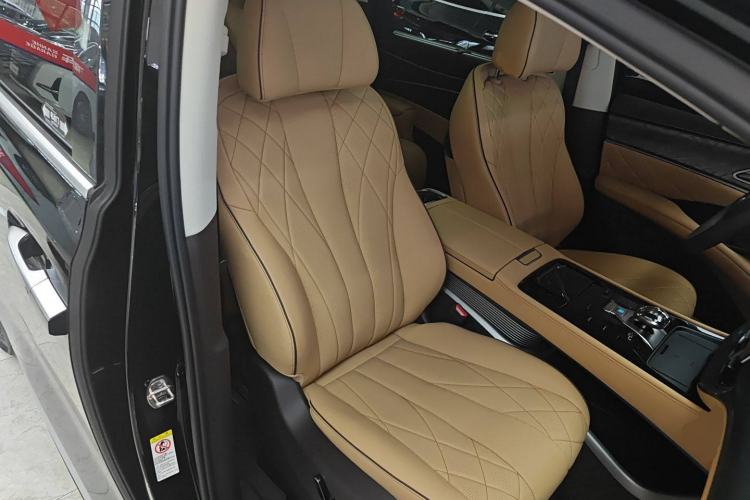 Used Denza D9 2024 DM-i 1050 Luxury Model Right Front Seat