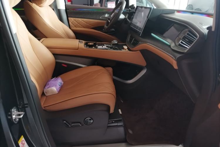 Used Denza D9 2024 DM-i 1050 Luxury Model Right Front Seat