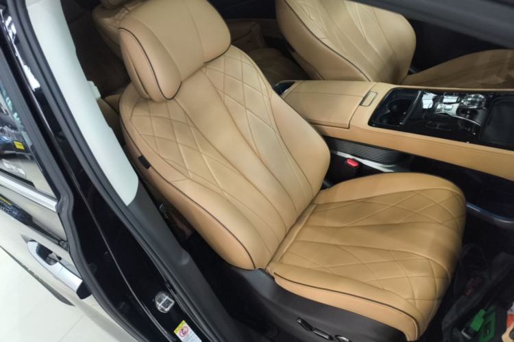 Used Denza D9 2024 DM-i 980 Four-Wheel Drive Prestige Model Right Front Seat