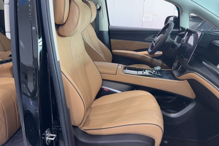 Used Denza D9 2024 DM-i 980 Four-Wheel Drive Prestige Model Right Front Seat