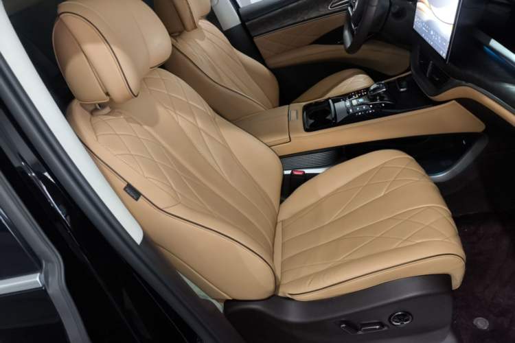 Used Denza D9 2024 DM-i 980 Four-Wheel Drive Prestige Model Right Front Seat