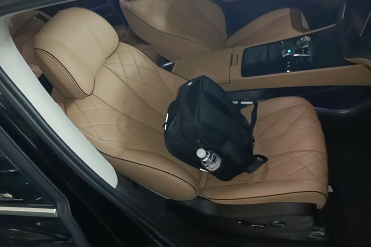 Used Denza D9 2024 DM-i 980 Four-Wheel Drive Prestige Model Right Front Seat
