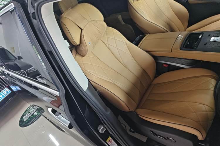 Used Denza D9 2024 DM-i 980 Four-Wheel Drive Prestige Model Right Front Seat