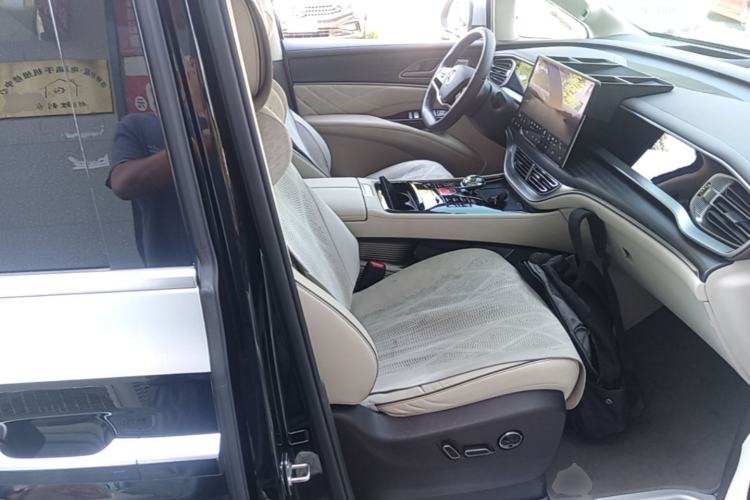 Used Denza D9 2024 DM-i 980 Four-Wheel Drive Flagship Model Right Front Seat