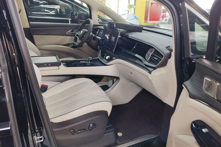 Used Denza D9 2024 DM-i 980 Four-Wheel Drive Prestige Model Right Front Seat
