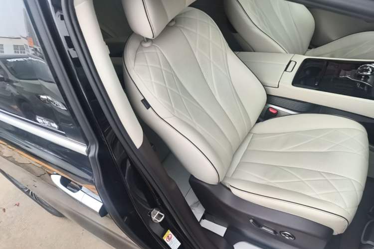 Used Denza D9 2024 DM-i 1050 Luxury Model Right Front Seat