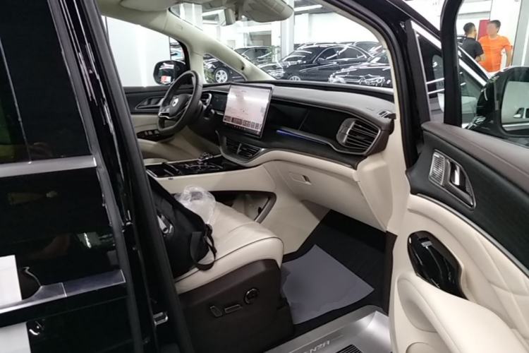 Used Denza D9 2024 DM-i 980 Four-Wheel Drive Flagship Model Right Front Seat