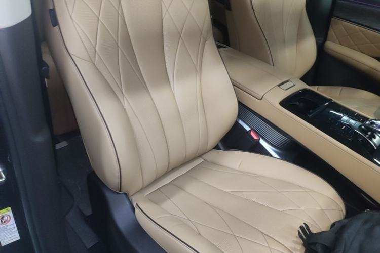 Used Denza D9 2024 EV 600 Four-Wheel Drive Prestige Model Right Front Seat