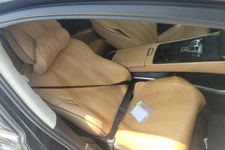 Used Denza D9 2024 DM-i 1050 Luxury Model Right Front Seat