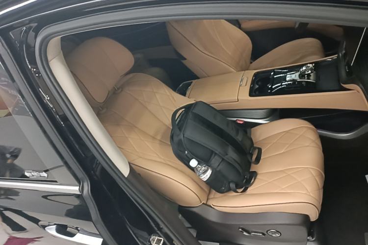 Used Denza D9 2024 DM-i 980 Four-Wheel Drive Prestige Model Right Front Seat
