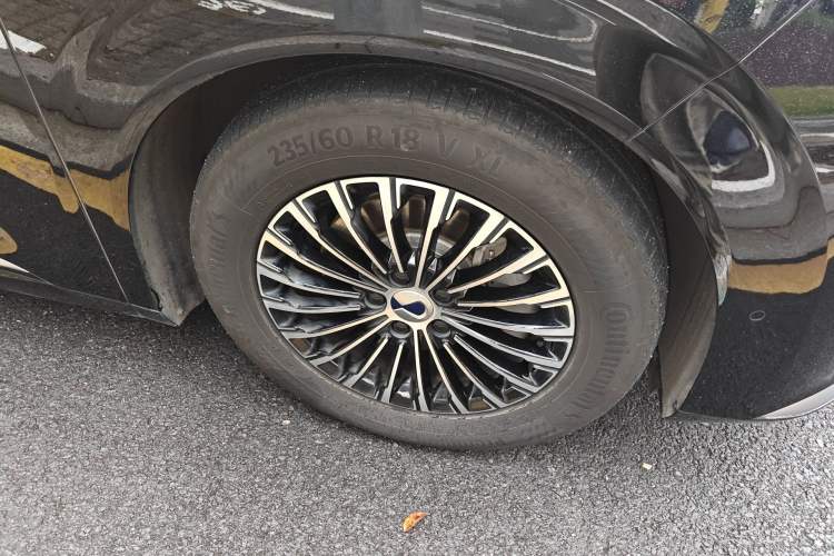 Used Denza D9 2024 DM-i 980 Four-Wheel Drive Flagship Model Right Front Wheel Hub