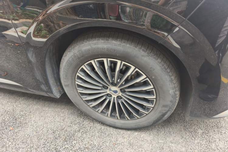 Used Denza D9 2024 DM-i 1050 Luxury Model Right Front Wheel Hub