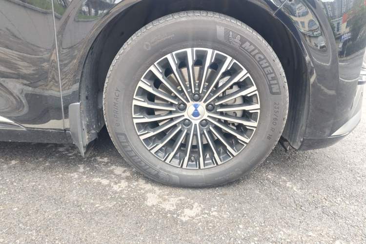 Used Denza D9 2024 DM-i 1050 Luxury Model Right Front Wheel Hub