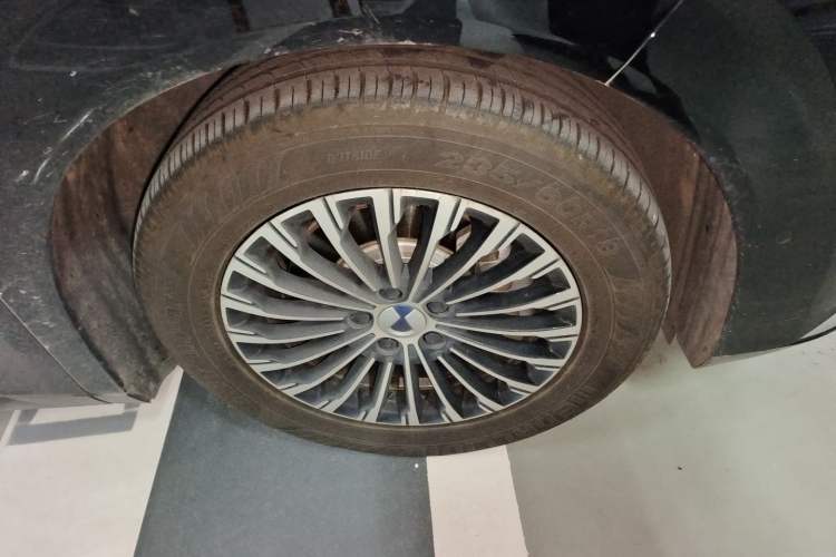 Used Denza D9 2024 DM-i 980 Four-Wheel Drive Flagship Model Right Front Wheel Hub