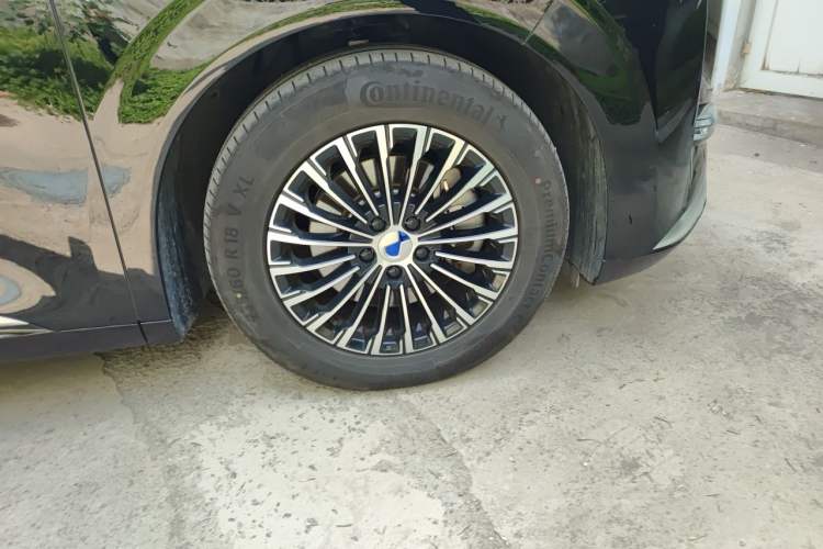 Used Denza D9 2024 DM-i 1050 Luxury Model Right Front Wheel Hub