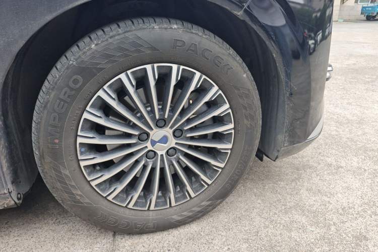 Used Denza D9 2024 DM-i 1050 Luxury Model Right Front Wheel Hub