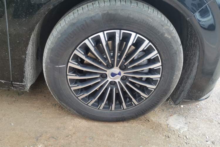 Used Denza D9 2024 EV 620 Premium Model Right Front Wheel Hub