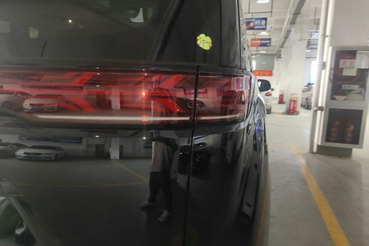 Used Denza D9 2024 DM-i 980 Four-Wheel Drive Prestige Model Right Rear Taillight