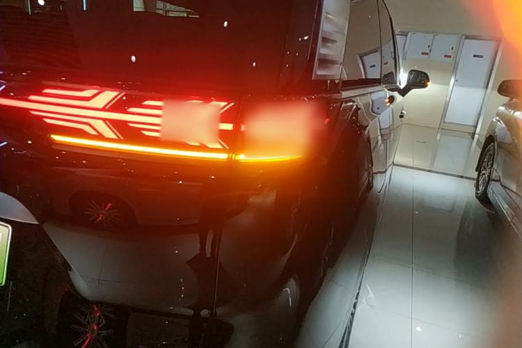Used Denza D9 2024 DM-i 970 Luxury Model Right Rear Taillight