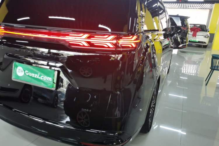 Used Denza D9 2024 DM-i 980 Four-Wheel Drive Prestige Model Right Rear Taillight