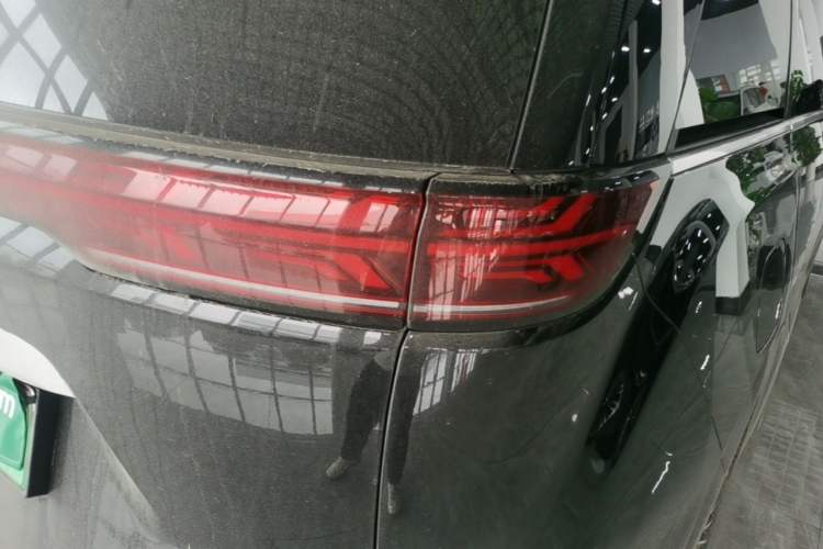 Used Denza D9 2024 DM-i 980 Four-Wheel Drive Flagship Model Right Rear Taillight