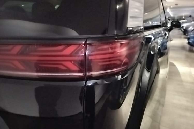 Used Denza D9 2024 DM-i 1050 Luxury Model Right Rear Taillight