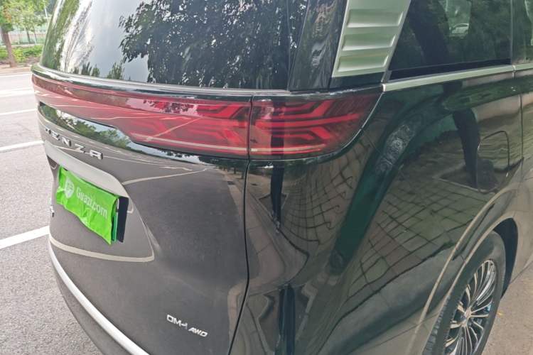 Used Denza D9 2024 DM-i 980 Four-Wheel Drive Flagship Model Right Rear Taillight