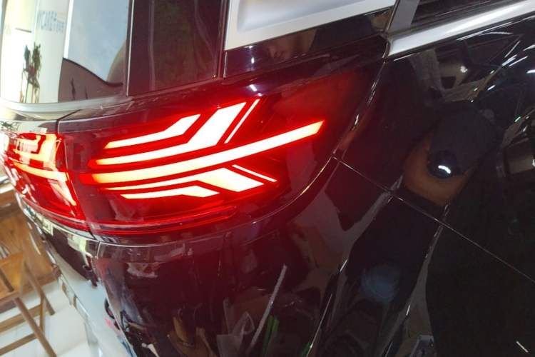 Used Denza D9 2024 DM-i 1050 Luxury Model Right Rear Taillight