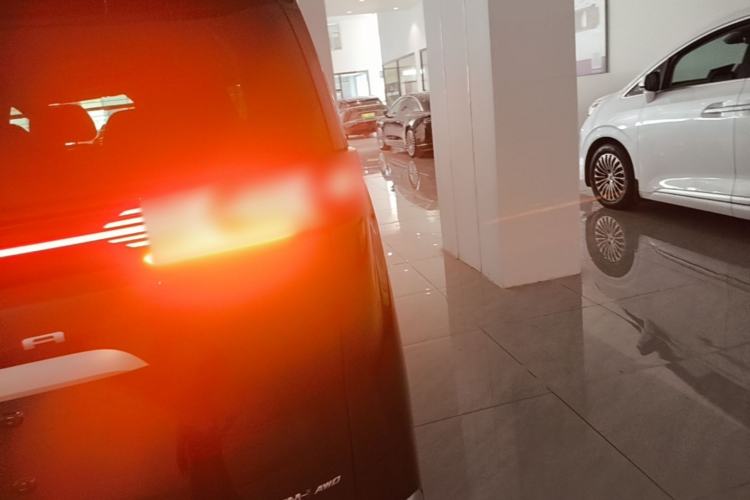 Used Denza D9 2024 DM-i 980 Four-Wheel Drive Prestige Model Right Rear Taillight