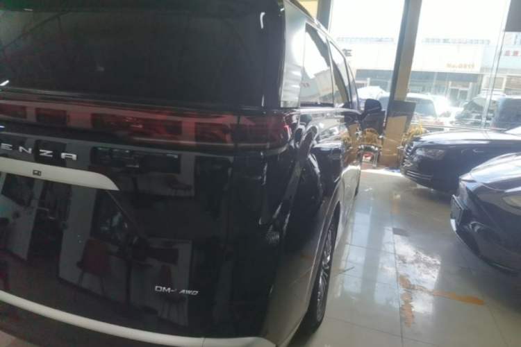 Used Denza D9 2024 DM-i 980 Four-Wheel Drive Prestige Model Right Rear Taillight