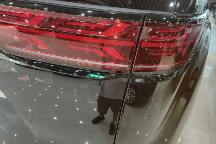 Used Denza D9 2024 DM-i 970 Luxury Model Right Rear Taillight