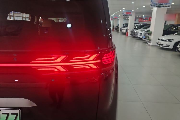 Used Denza D9 2024 DM-i 980 Four-Wheel Drive Prestige Model Right Rear Taillight