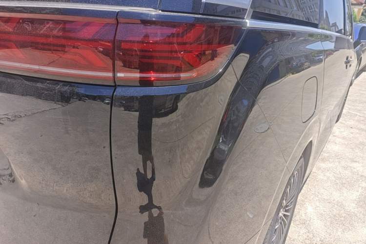 Used Denza D9 2024 EV 600 Four-Wheel-Drive Flagship Model Right Rear Taillight