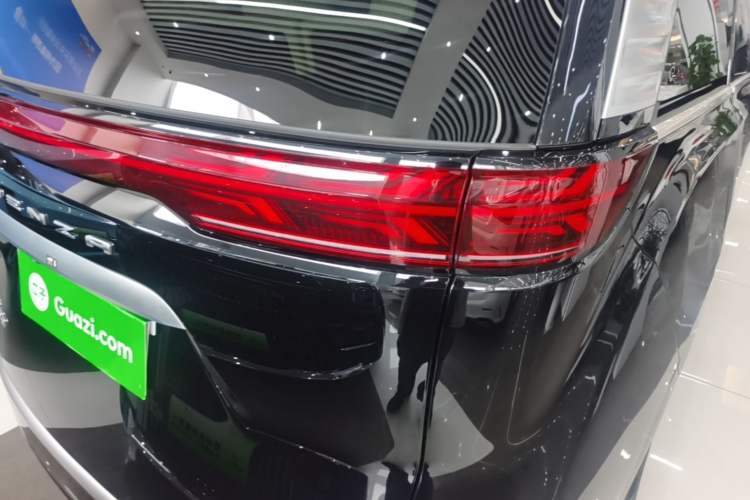 Used Denza D9 2024 DM-i 980 Four-Wheel Drive Flagship Model Right Rear Taillight