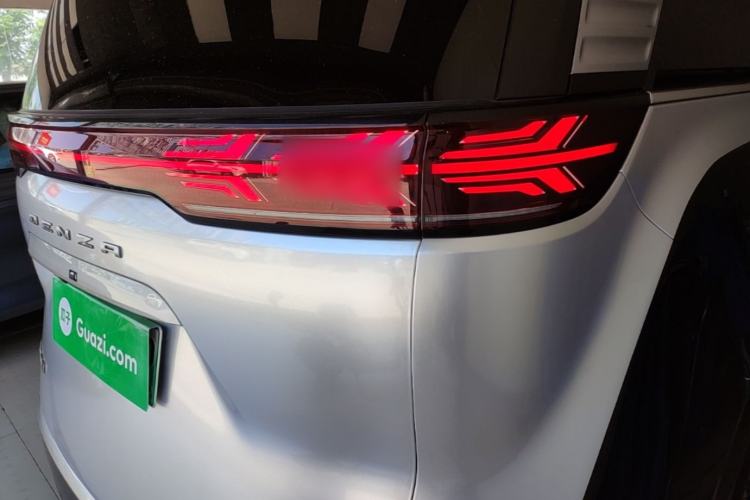 Used Denza D9 2024 DM-i 980 Four-Wheel Drive Flagship Model Right Rear Taillight