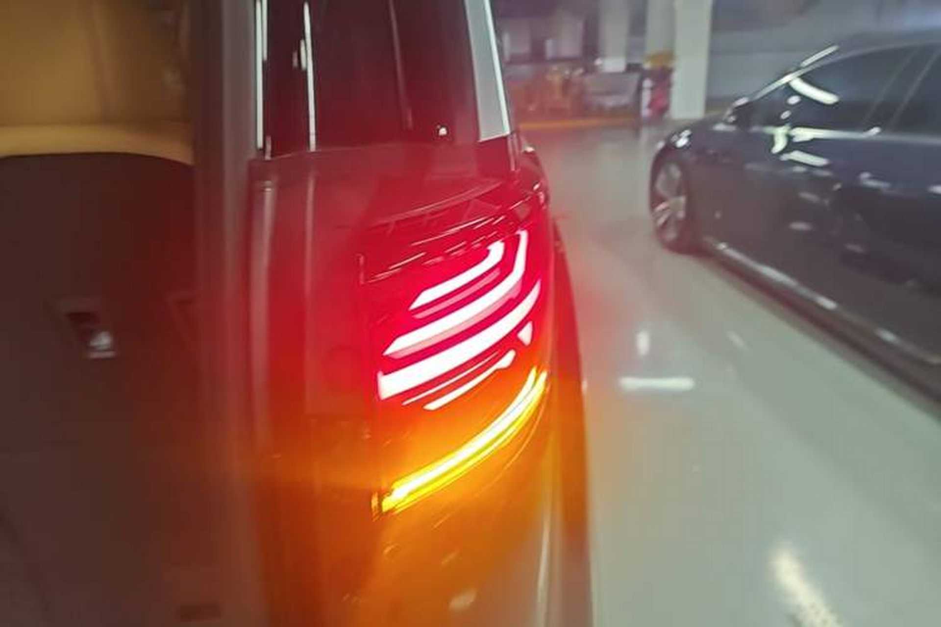 Used Denza D9 2024 DM-i 980 Four-Wheel Drive Prestige Model Right Rear Taillight