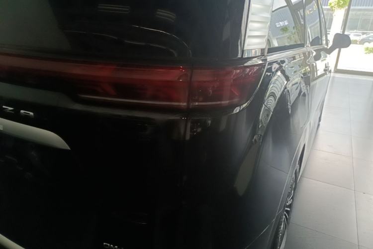 Used Denza D9 2024 DM-i 980 Four-Wheel Drive Prestige Model Right Rear Taillight