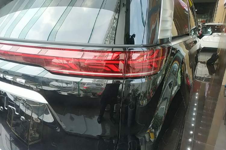 Used Denza D9 2024 DM-i 980 Four-Wheel Drive Flagship Model Right Rear Taillight