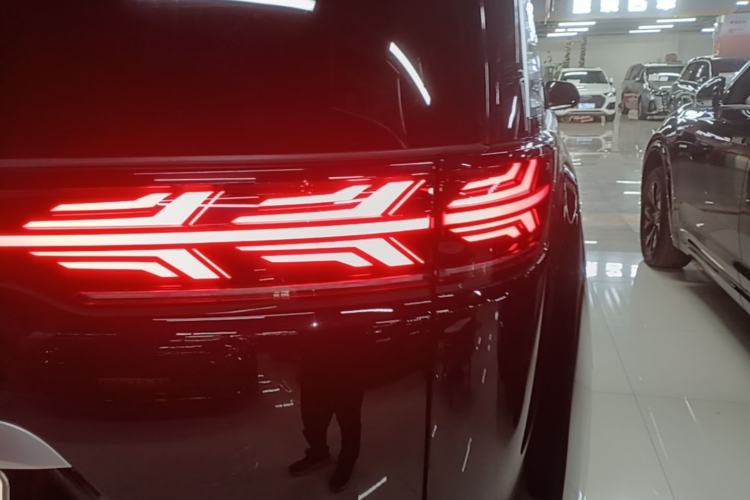 Used Denza D9 2024 DM-i 980 Four-Wheel Drive Prestige Model Right Rear Taillight