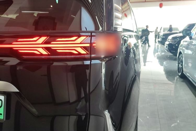 Used Denza D9 2024 DM-i 980 Four-Wheel Drive Prestige Model Right Rear Taillight