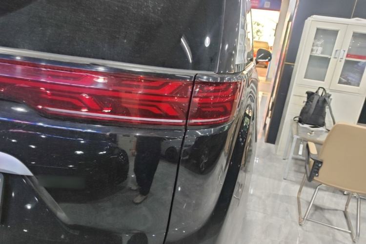 Used Denza D9 2024 DM-i 980 Four-Wheel Drive Flagship Model Right Rear Taillight