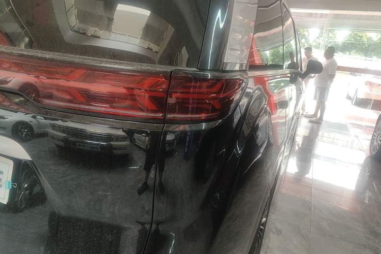 Used Denza D9 2024 DM-i 1050 Luxury Model Right Rear Taillight