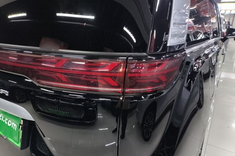 Used Denza D9 2024 DM-i 980 Four-Wheel Drive Prestige Model Right Rear Taillight