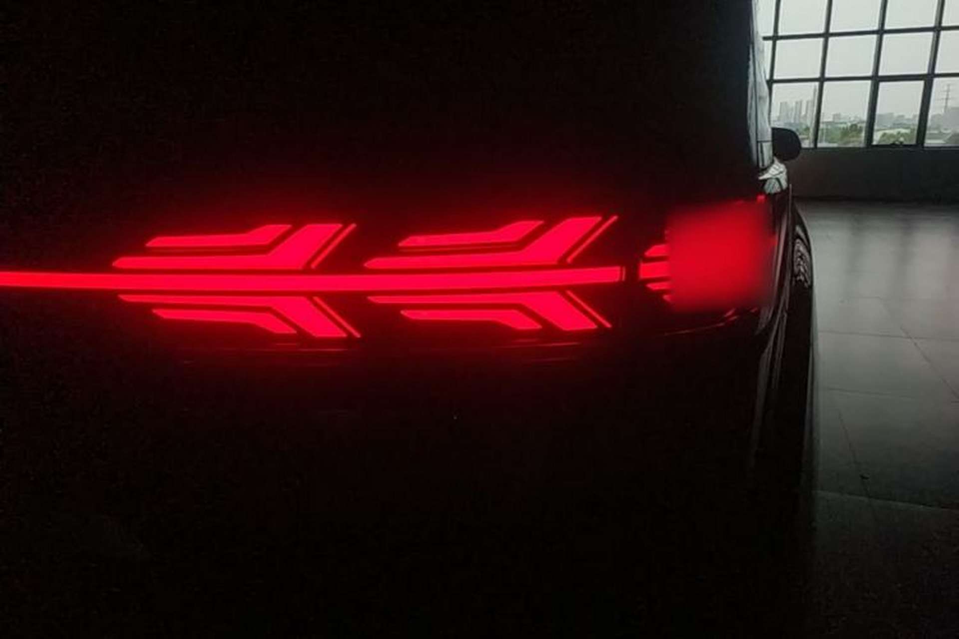 Used Denza D9 2024 DM-i 980 Four-Wheel Drive Prestige Model Right Rear Taillight