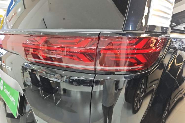 Used Denza D9 2024 DM-i 1050 Luxury Model Right Rear Taillight