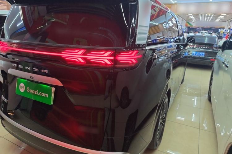 Used Denza D9 2024 DM-i 980 Four-Wheel Drive Prestige Model Right Rear Taillight