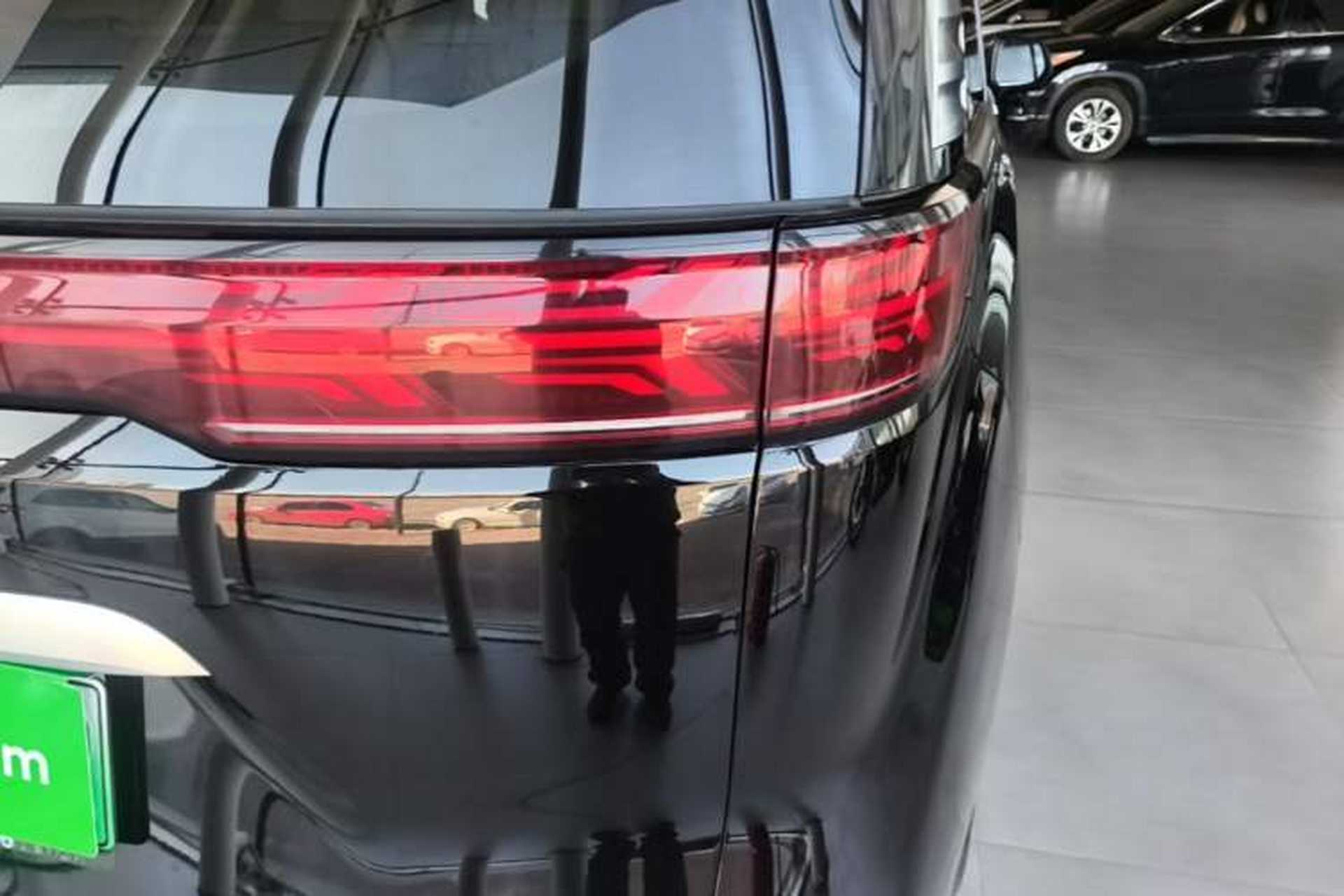 Used Denza D9 2024 DM-i 980 Four-Wheel Drive Prestige Model Right Rear Taillight
