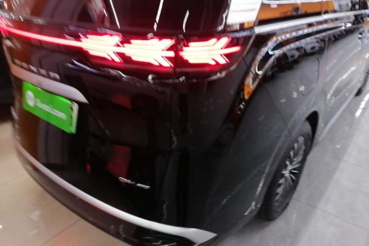 Used Denza D9 2024 DM-i 980 Four-Wheel Drive Prestige Model Right Rear Taillight