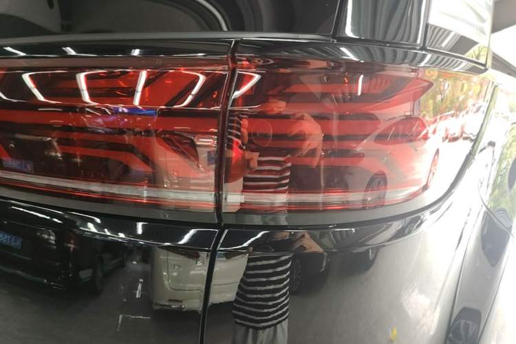 Used Denza D9 2024 DM-i 1050 Luxury Model Right Rear Taillight
